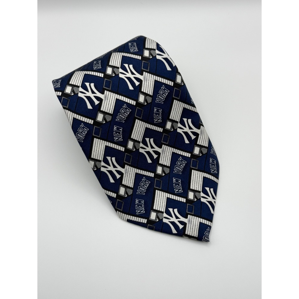 MLB New York Yankees Necktie OS Silk Navy Blue Logo Print Baseball Fan Sporty